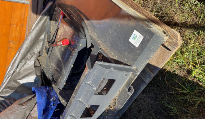 5. fotografia fotogalérie Rozvoj obehového a odpadového hospodárstva v obci Vyšná Olšava - nákup minibágra s príslušenstvom